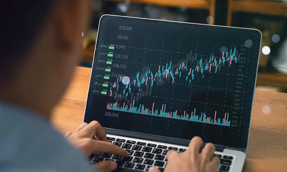 How Low-Latency VPS Hosting Strengthens Fast-Moving Trading Operations